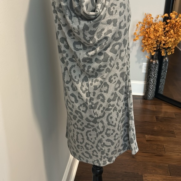 NWOT. Woman’s v-neck dolman sleeve t-shirt in grey predator print pattern. - Picture 2 of 9